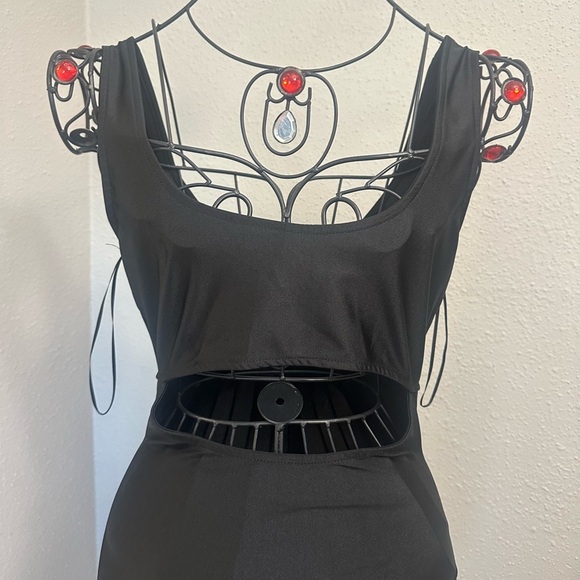 Black Sleeveless Bodycon Cocktail Dress - Picture 2 of 5